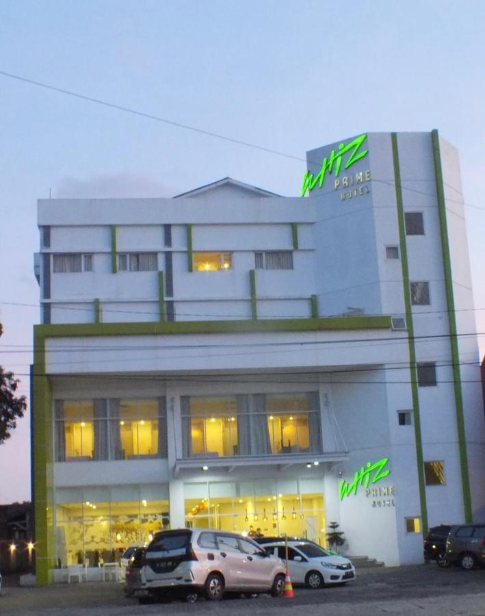 Whiz Prime Hotel Sudirman Cilacap Exterior photo