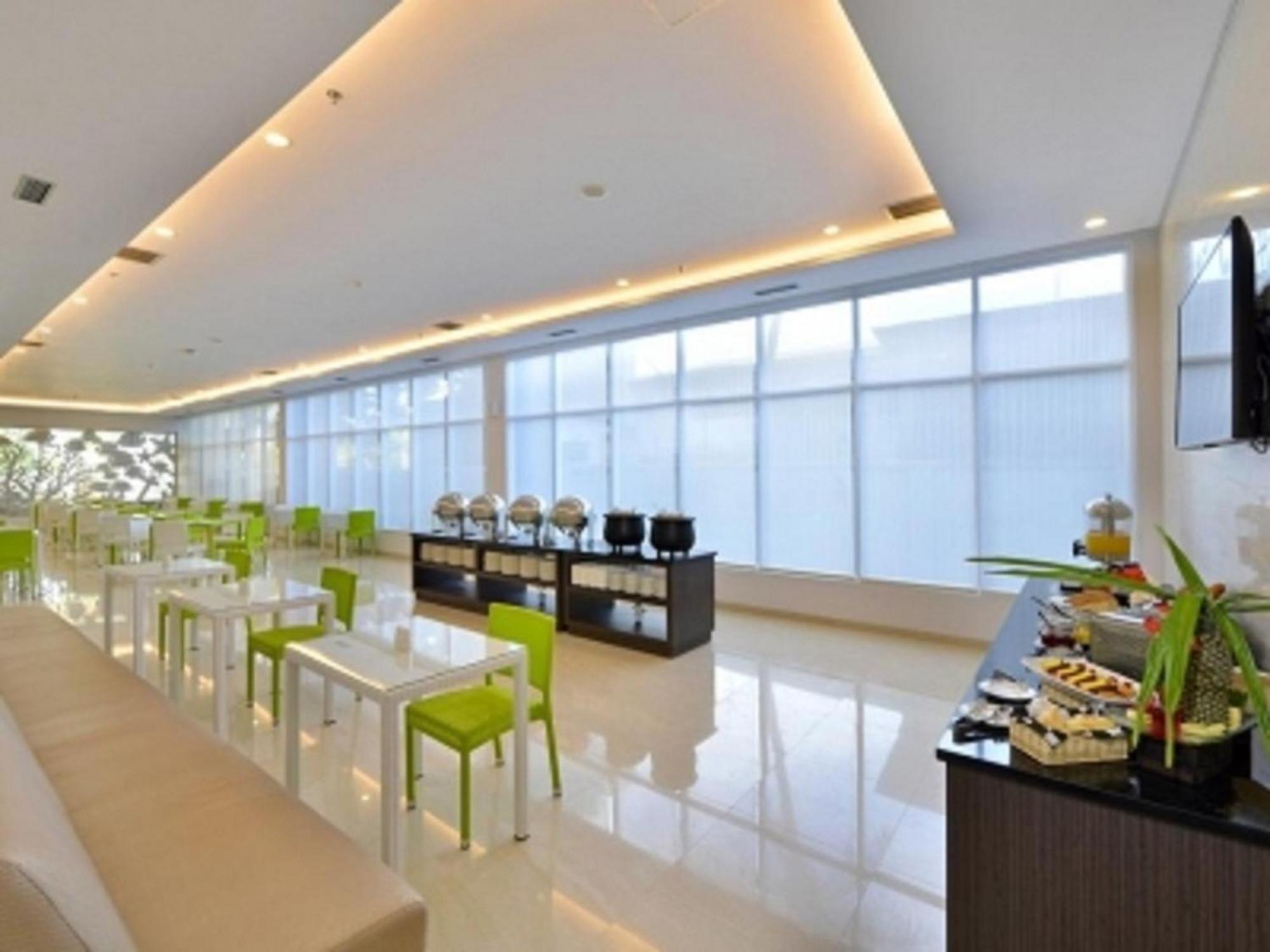 Whiz Prime Hotel Sudirman Cilacap Exterior photo