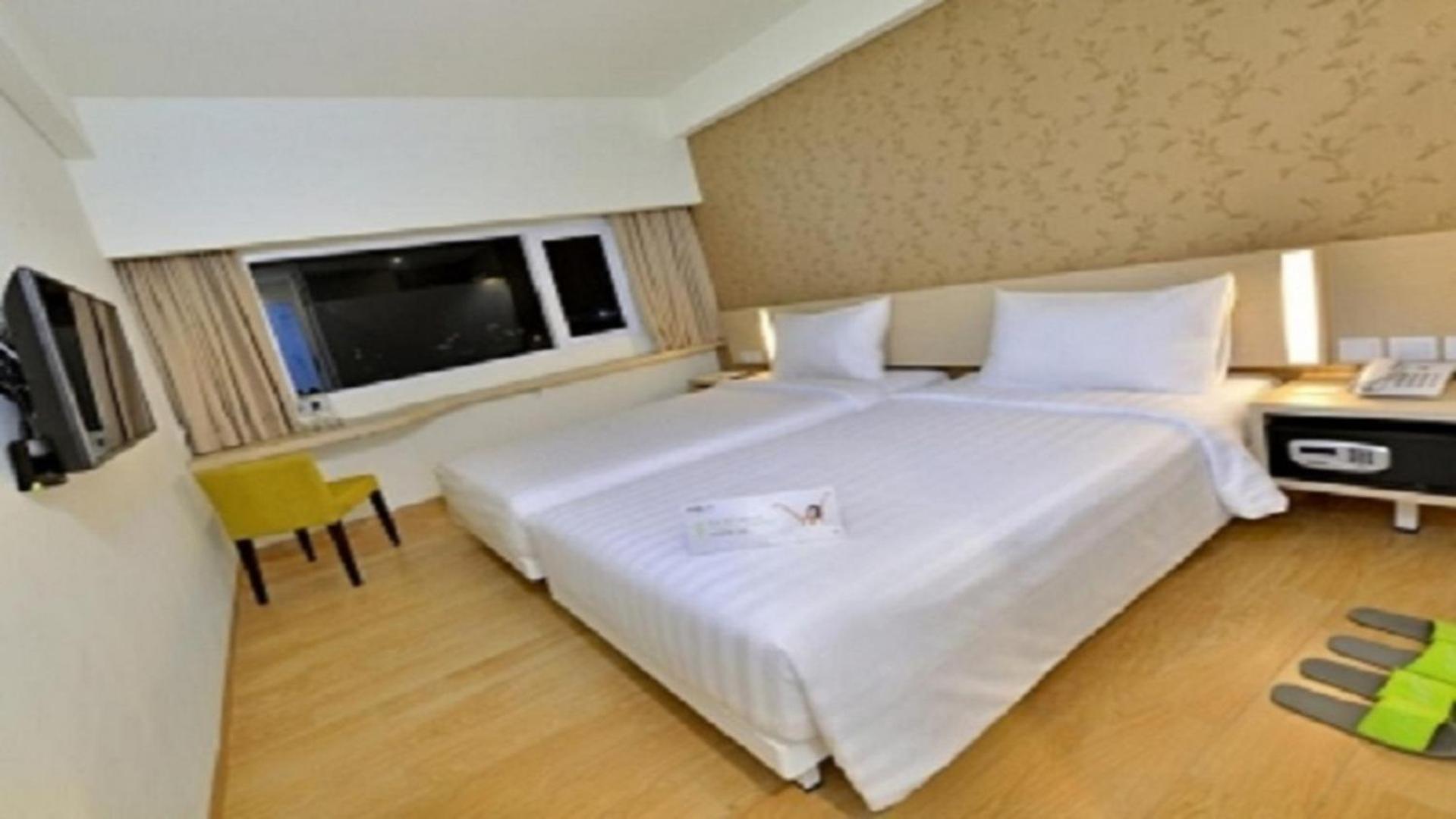 Whiz Prime Hotel Sudirman Cilacap Exterior photo