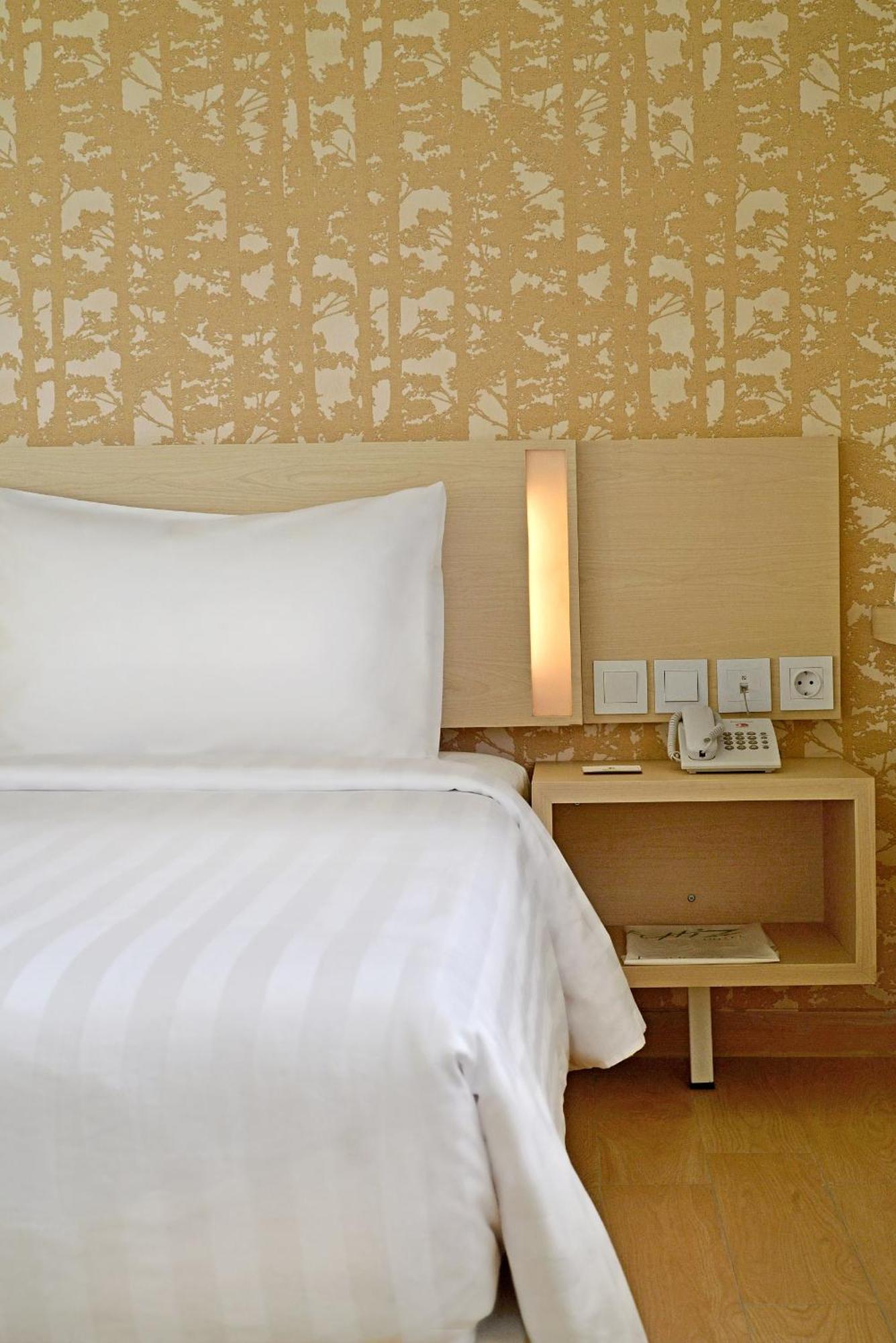 Whiz Prime Hotel Sudirman Cilacap Exterior photo