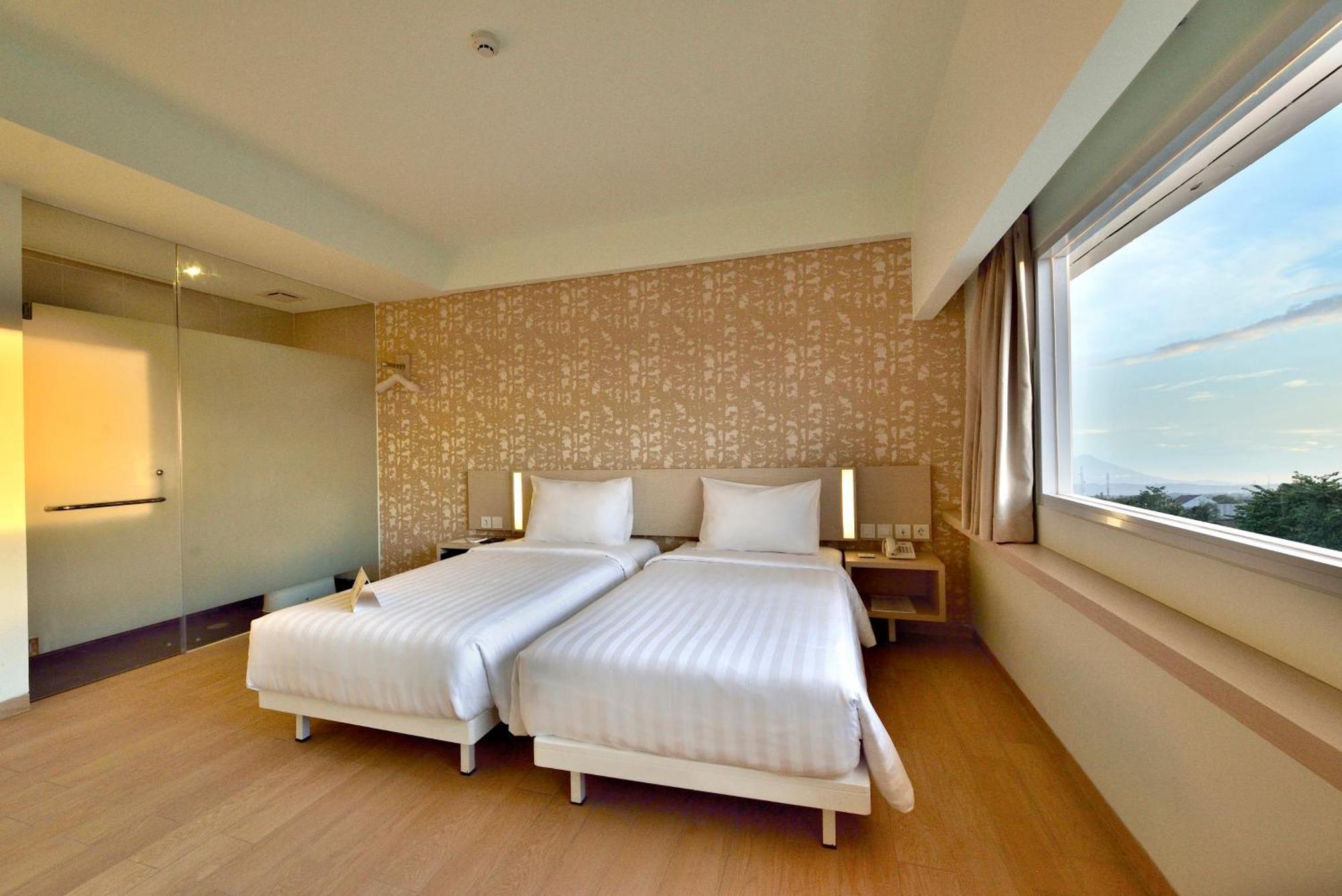 Whiz Prime Hotel Sudirman Cilacap Exterior photo