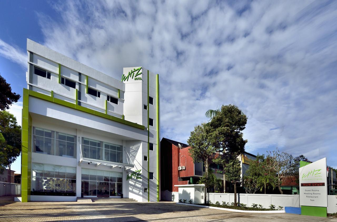 Whiz Prime Hotel Sudirman Cilacap Exterior photo