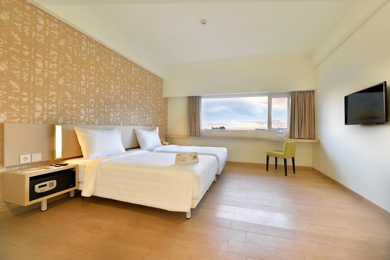 Whiz Prime Hotel Sudirman Cilacap Exterior photo