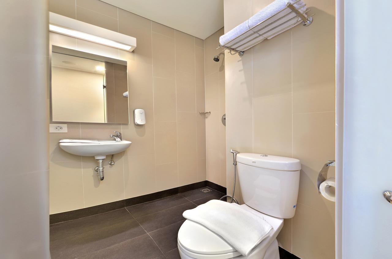 Whiz Prime Hotel Sudirman Cilacap Exterior photo